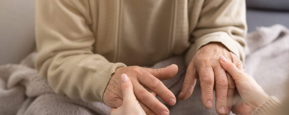 health care aid assisting a senior patient with home health care in Lake Worth